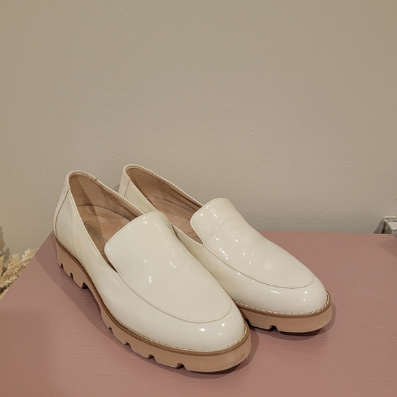 Vionic Kensley Slip On Loafers Womens Cream Patent Leather Chucky Sole Flat Shoe - Picture 8 of 12